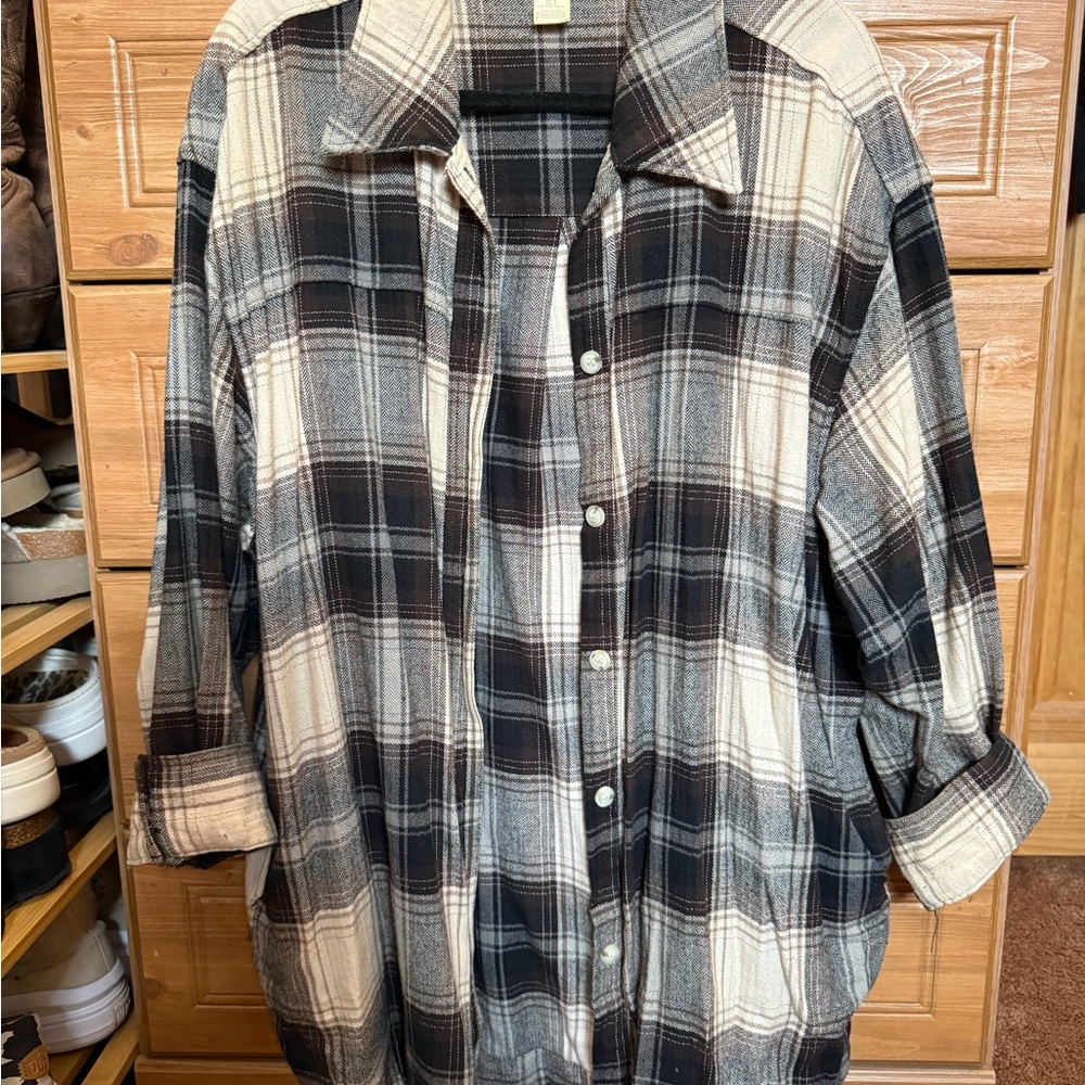 H&M Black and Cream Plaid Button Down Shirt